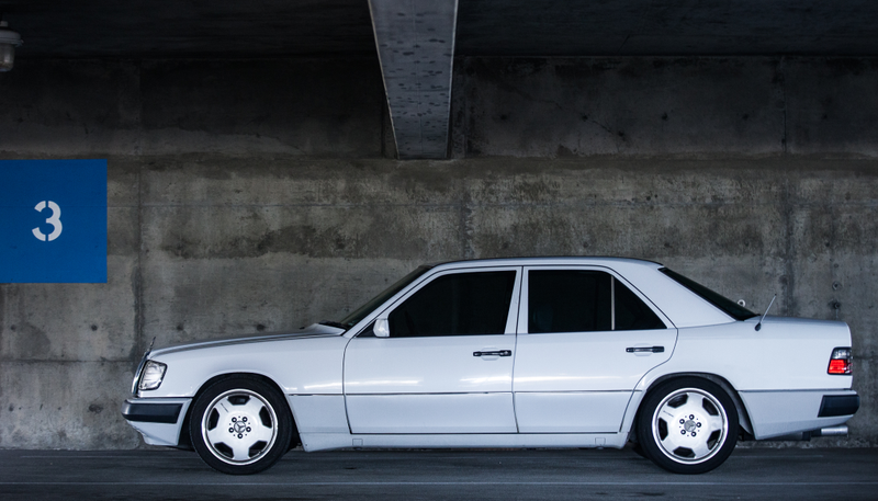 Illustration for article titled Analog Adventures in a 1992 Mercedes 300E : Neo Classic Review